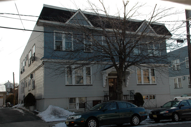 720-724 Devon St in Kearny, NJ - Building Photo - Building Photo