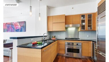 10 W End Ave in New York, NY - Building Photo - Building Photo