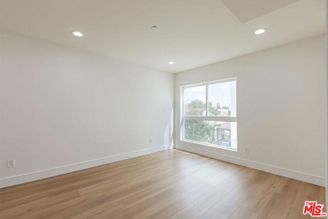 2057 S Garth Ave in Los Angeles, CA - Building Photo
