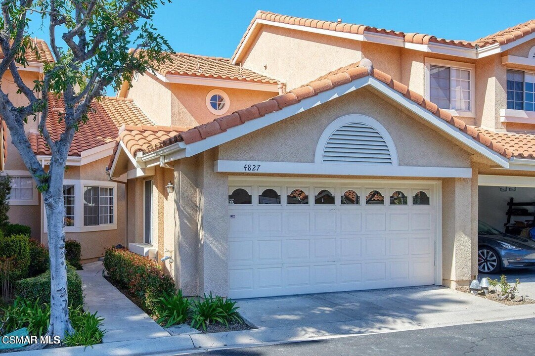 4827 La Vella Dr in Oak Park, CA - Building Photo