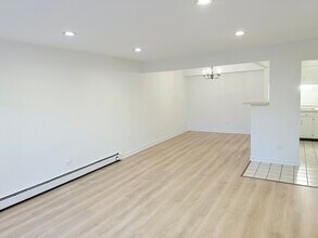 101 E Central Rd in Glenview, IL - Building Photo - Building Photo