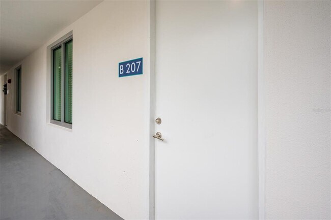 1703 N Tamiami Trail in Sarasota, FL - Building Photo - Building Photo