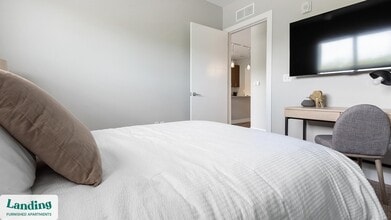 1010 Enclave Blvd, Unit 1001-312 in Edwardsville, IL - Foto de edificio - Building Photo