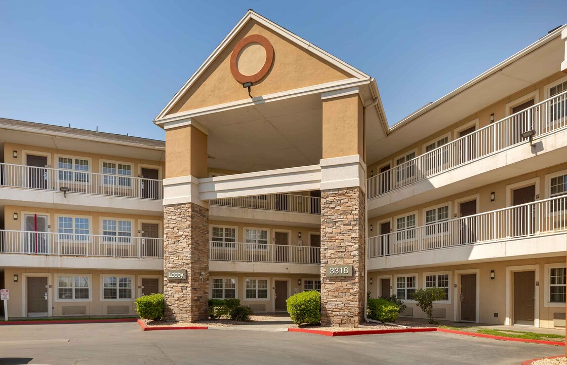 Furnished Studio-Bakersfield - California  in Bakersfield, CA - Foto de edificio