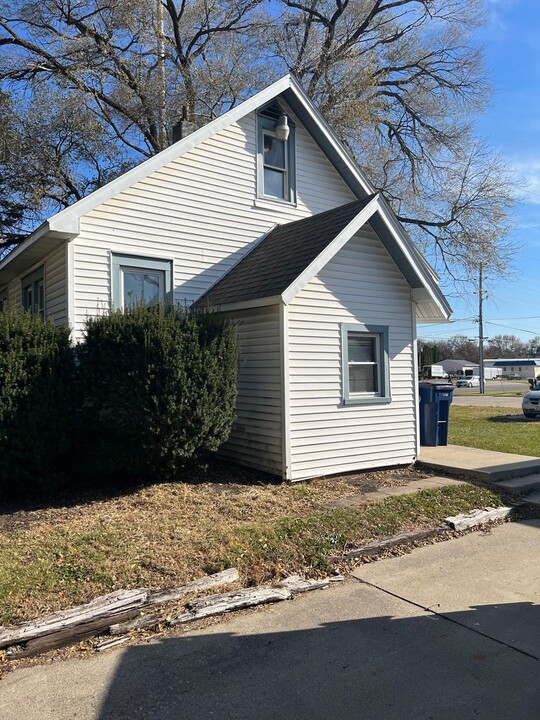 710 Ansborough Ave in Waterloo, IA - Building Photo