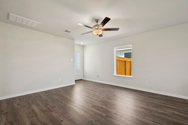 10422 Red Cardinal Dr in Cleveland, TX - Building Photo - Building Photo