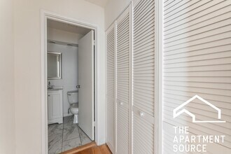 6830 N Sheridan Rd in Chicago, IL - Foto de edificio - Building Photo