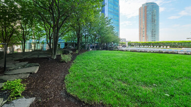 70 Greene in Jersey City, NJ - Foto de edificio - Building Photo