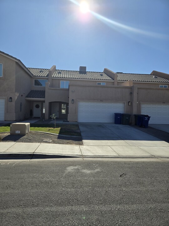 7353 E 38th St, Unit Desert Sky Condo in Yuma, AZ - Foto de edificio