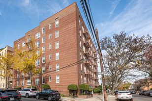 3976 57th St in Woodside, NY - Foto de edificio - Building Photo