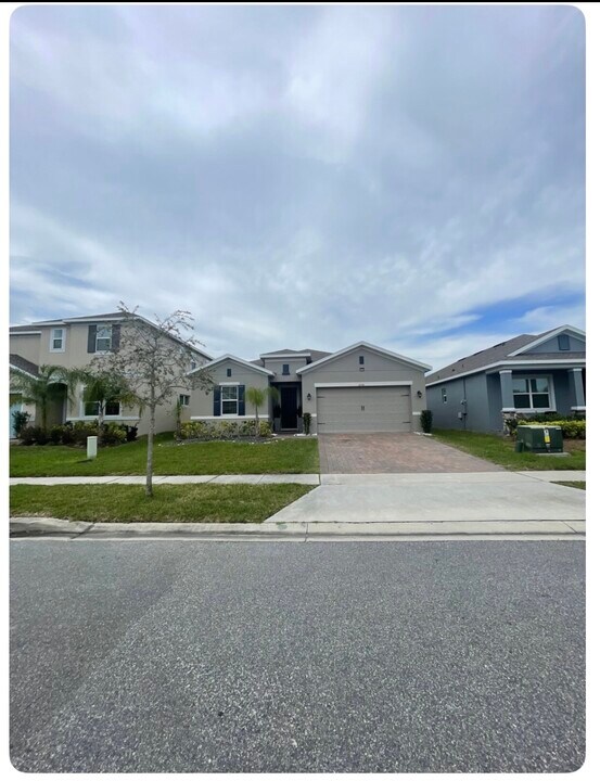 2150 Brillante Dr in St. Cloud, FL - Building Photo