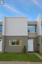 3 Lexington Ave in Toronto, ON - Building Photo