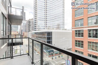 812 W Adams St in Chicago, IL - Building Photo - Building Photo