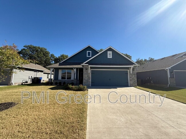 7427 S Walnut Ave in Broken Arrow, OK - Building Photo - Building Photo