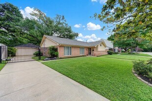 614 Bendwood Dr in Houston, TX - Building Photo