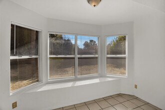 2561 Jeffery Cir in Hemet, CA - Building Photo - Building Photo