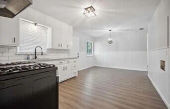 2004 45th St in Lubbock, TX - Building Photo - Building Photo