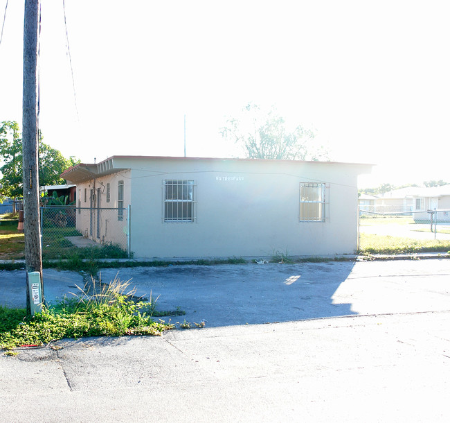 792 NW 14th St in Homestead, FL - Building Photo - Building Photo