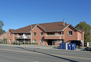 Bartonville Manor in Hamilton, ON - Building Photo - Primary Photo