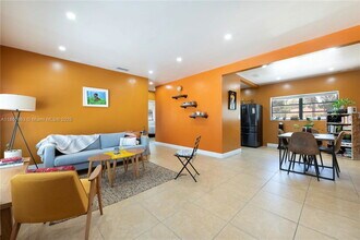 250 NE 170th St in North Miami Beach, FL - Building Photo - Building Photo