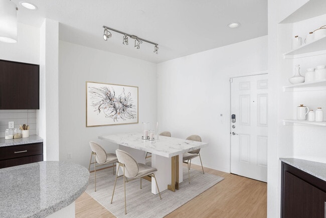 Vistara at SanTan Village in Gilbert, AZ - Foto de edificio - Interior Photo