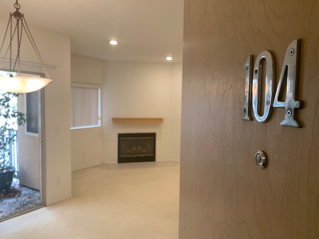 937 12th St, Unit 104 in Santa Monica, CA - Building Photo - Building Photo