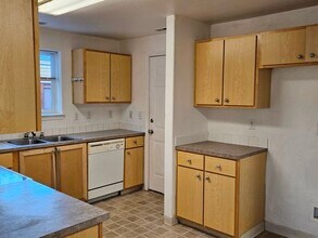 3038 Hollyridge in Salem, OR - Building Photo - Building Photo