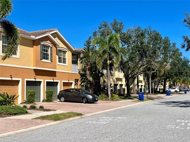 8035 Limestone Ln in Sarasota, FL - Foto de edificio - Building Photo