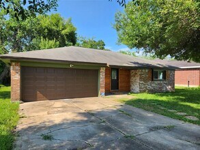 2006 Redwood St in Kemah, TX - Building Photo - Building Photo