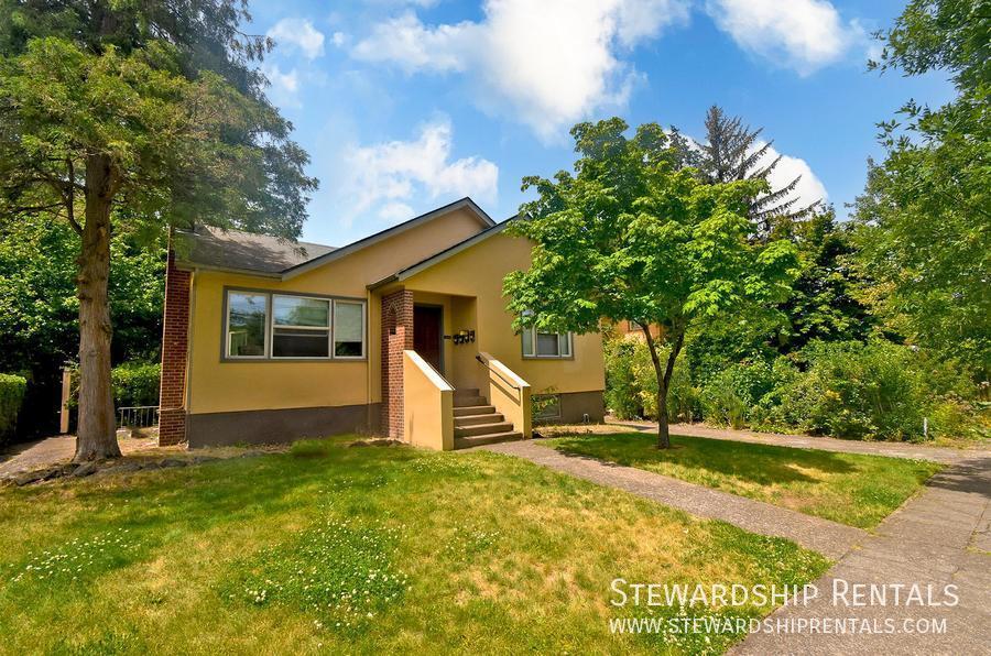 2266 Alder St-Unit -C in Eugene, OR - Building Photo