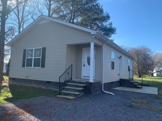202 Broadrick St in Tullahoma, TN - Building Photo - Building Photo