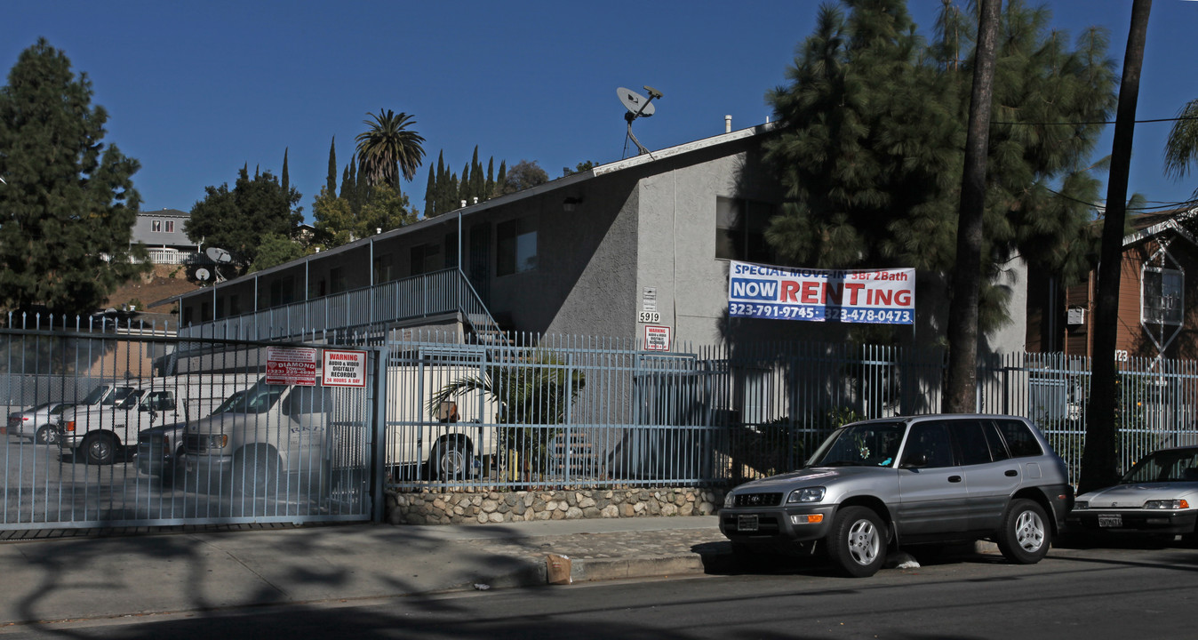 5913-5919 Benner St in Los Angeles, CA - Foto de edificio