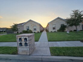 1721 Harrison St in Weslaco, TX - Building Photo