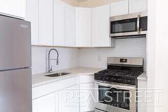 Bright & Modern 3BD/2BA Top-Floor Unit wit in Brooklyn, NY - Building Photo - Building Photo