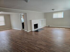 12105 12th Ave S, Unit 5 Bedroom House in Tacoma, WA - Foto de edificio - Building Photo