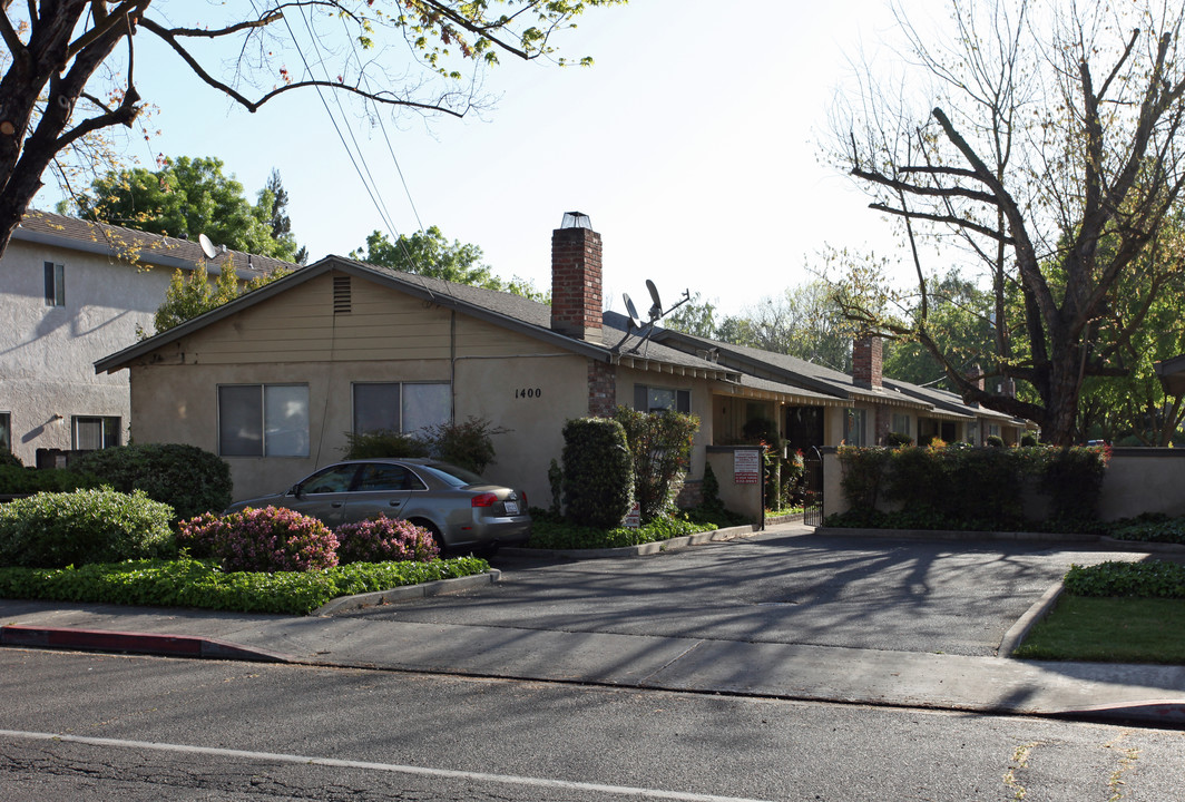 Villa Colorado in Turlock, CA - Building Photo