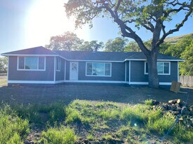 3677 Lakeshore Blvd in Lakeport, CA - Building Photo