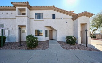 3236 E Chandler Blvd in Phoenix, AZ - Building Photo