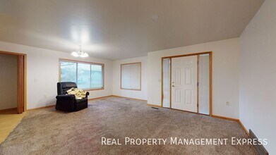 2 Bed 1 Bath Twin Home in Sioux Falls, SD - Building Photo - Building Photo