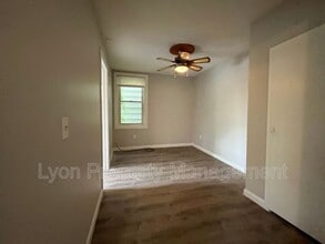 93 W Warwick Ave in West Warwick, RI - Building Photo - Building Photo