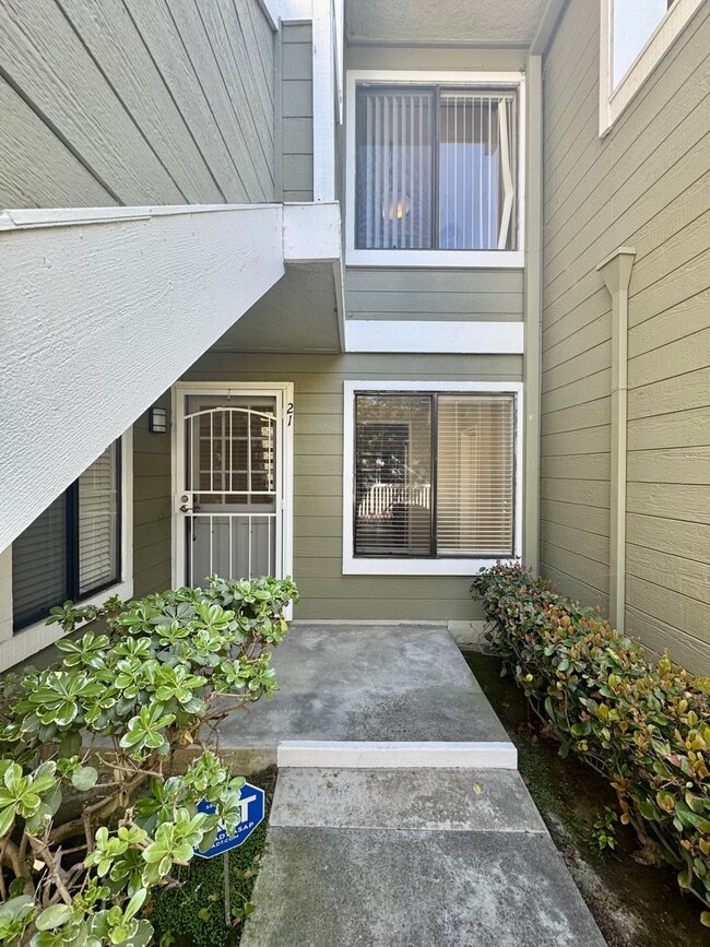 property at 21 Bridle Ln