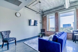 500 S Ervay St in Dallas, TX - Foto de edificio - Building Photo