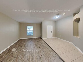 35001 Meadow Reach Dr, Unit 1 in Zephyrhills, FL - Foto de edificio - Building Photo