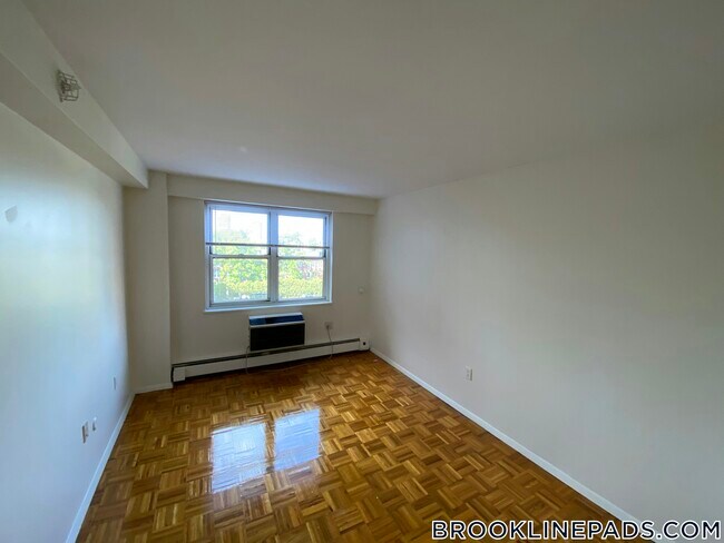 185 Freeman St, Unit 535 in Brookline, MA - Building Photo - Building Photo