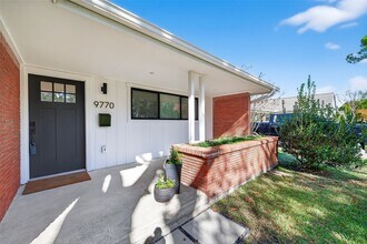 9770 Cedardale Dr in Houston, TX - Building Photo - Building Photo