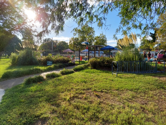 200 Claremont Ave in Hampton, VA - Building Photo - Building Photo