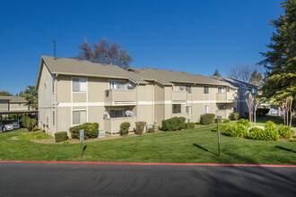 Autumn Run Apartments in Woodland, CA - Foto de edificio - Building Photo