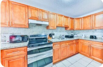 2591 Riverland Dr in Fort Lauderdale, FL - Building Photo - Building Photo