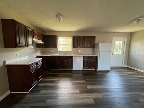 406 Humane Way in Newport, TN - Building Photo - Building Photo