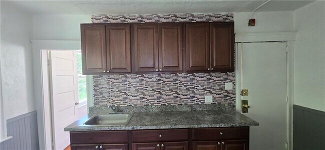 320 4th Ave in Woonsocket, RI - Building Photo - Building Photo